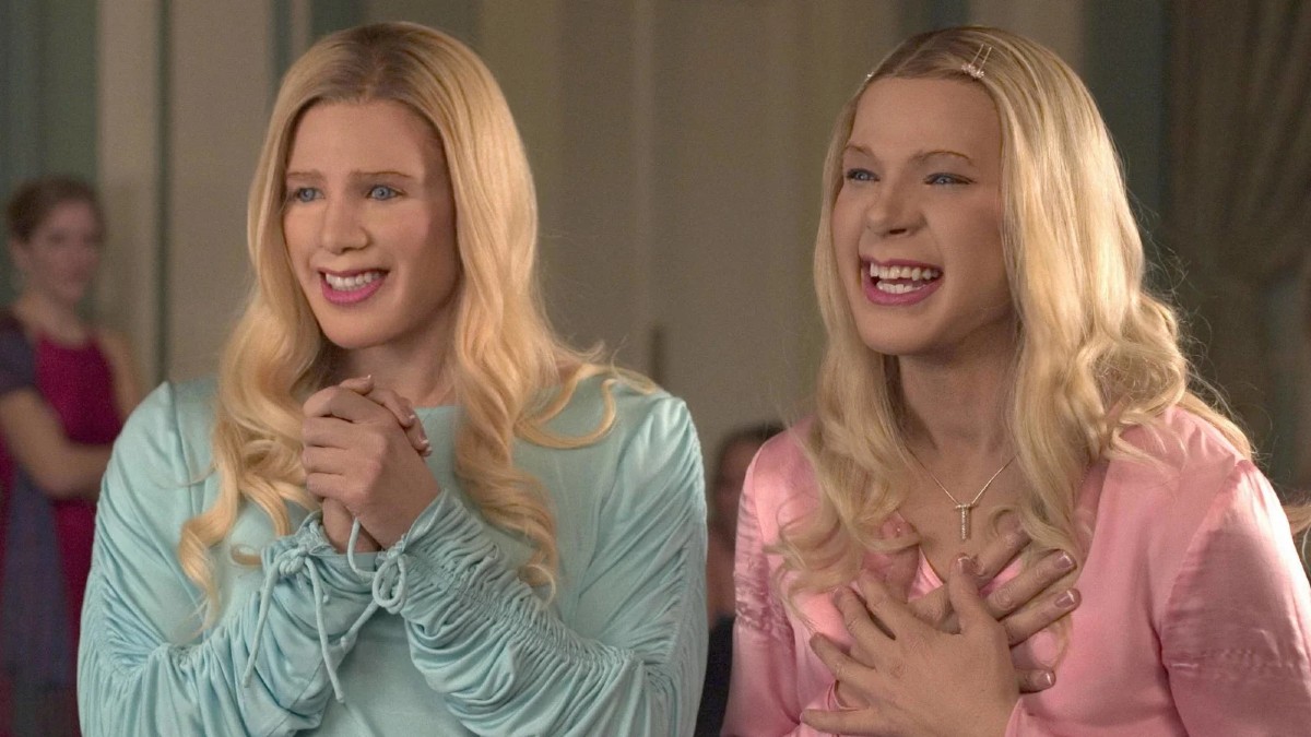 The two lead characters in White Chicks.