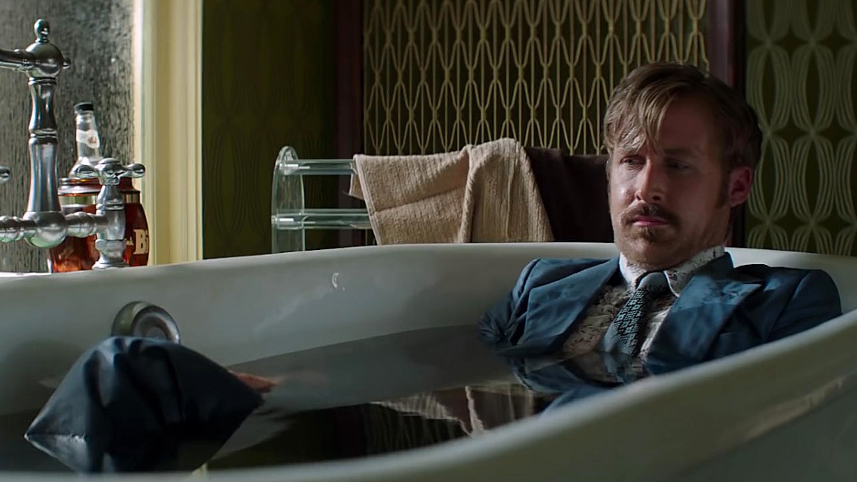 Holland March sat in a bath in The Nice Guys.