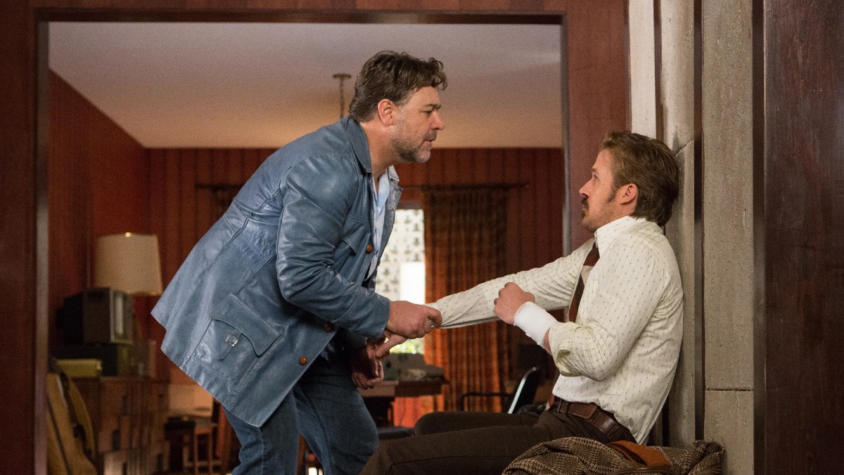 Holland Marsh and Jackson Healy fighting in The Nice Guys.