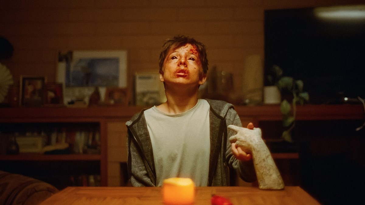 Riley holding the possessed hand in Talk to Me.