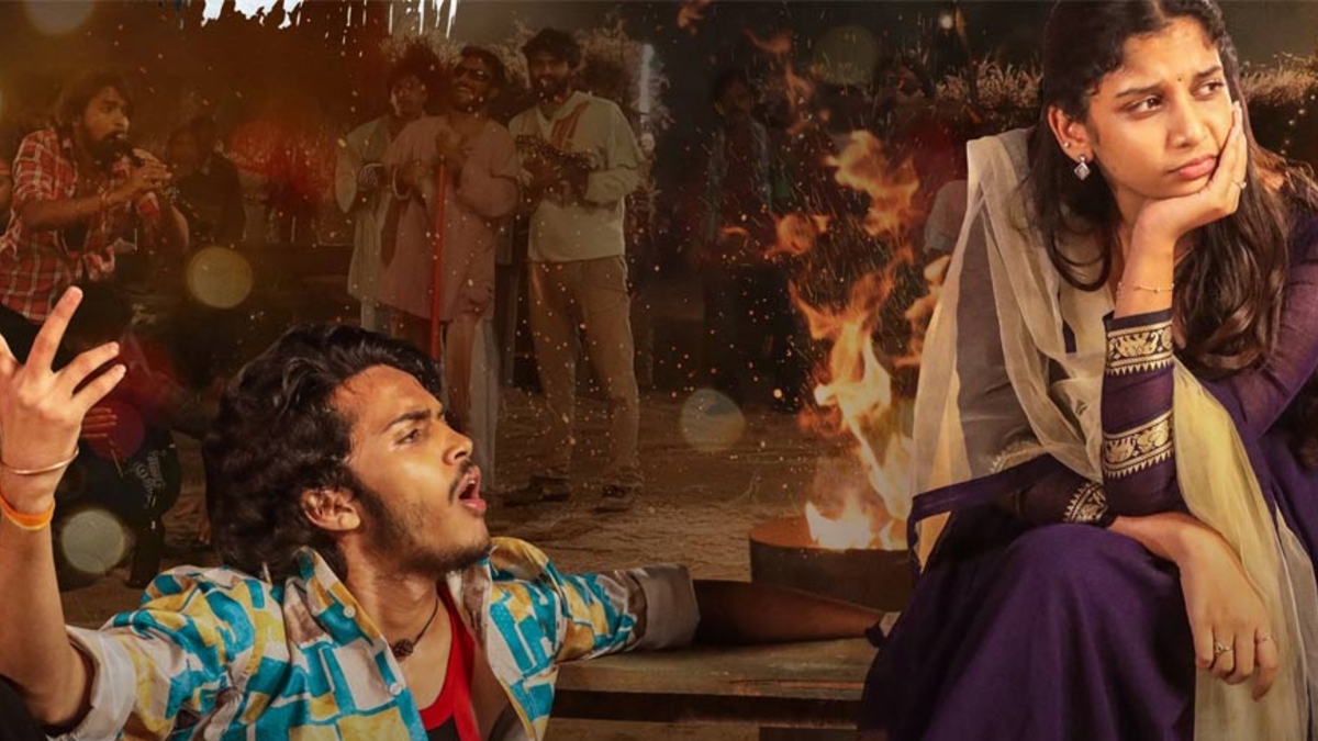 The two lead characters of Band Melam, with the man singing to the woman.